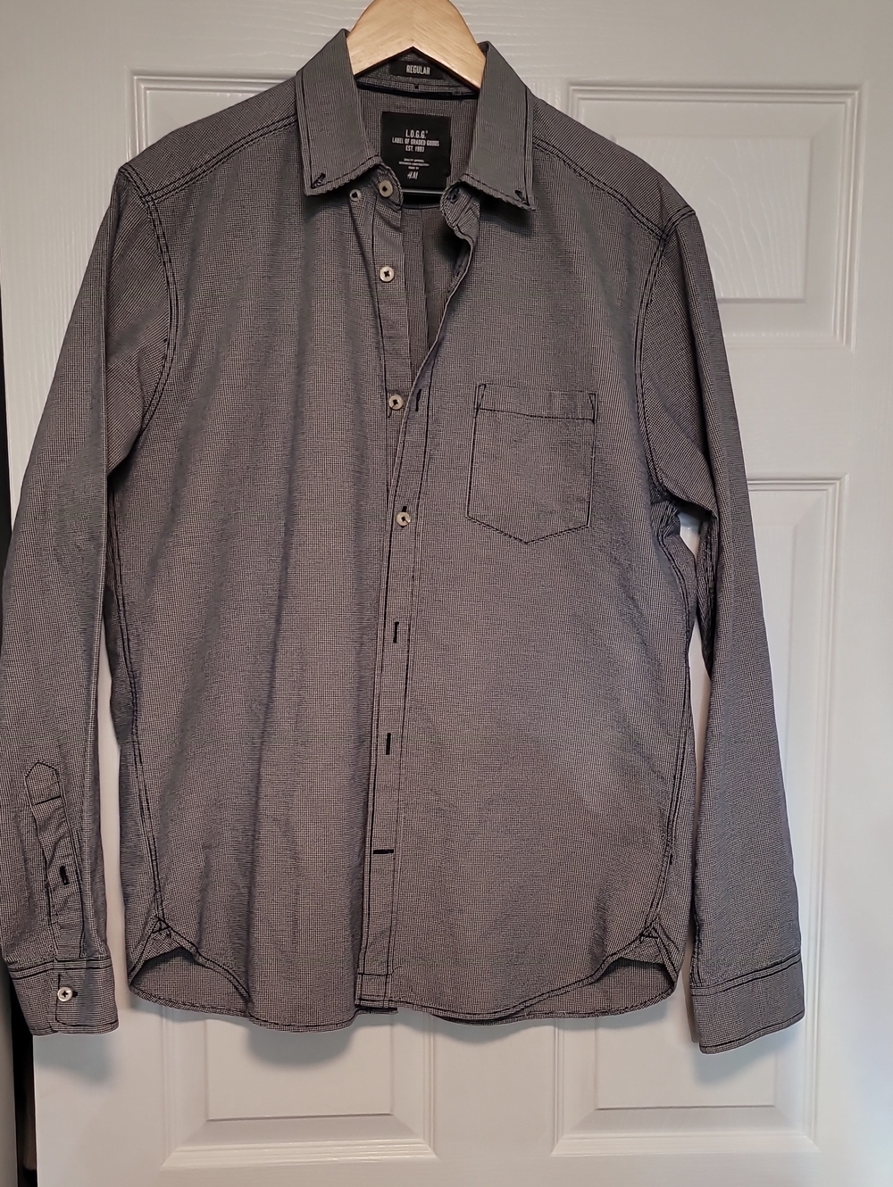 H&M Men's Long-Sleeve Button-Down Shirt in Charcoal Gray